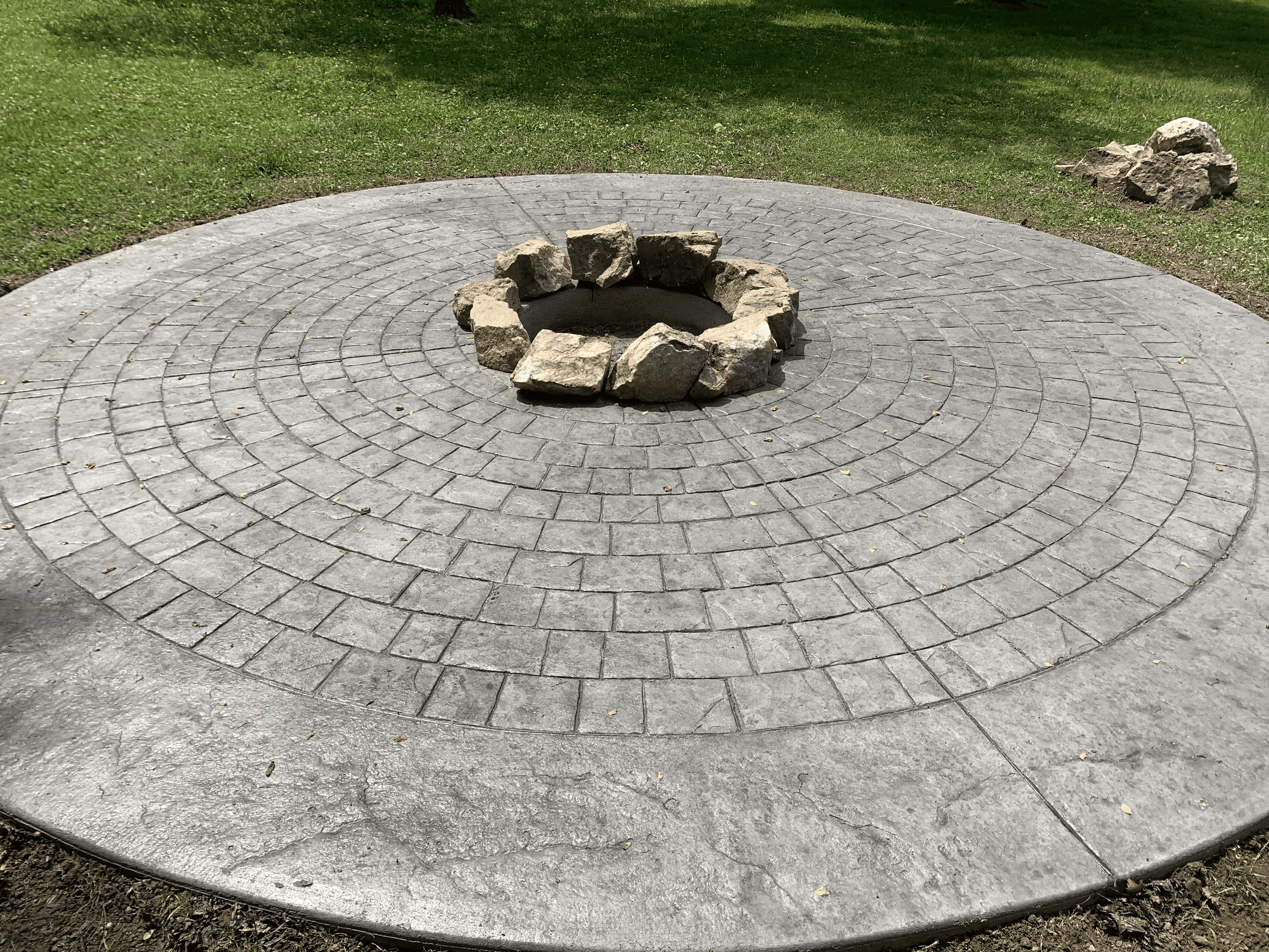 Circle Cobblestone stamped concrete pattern